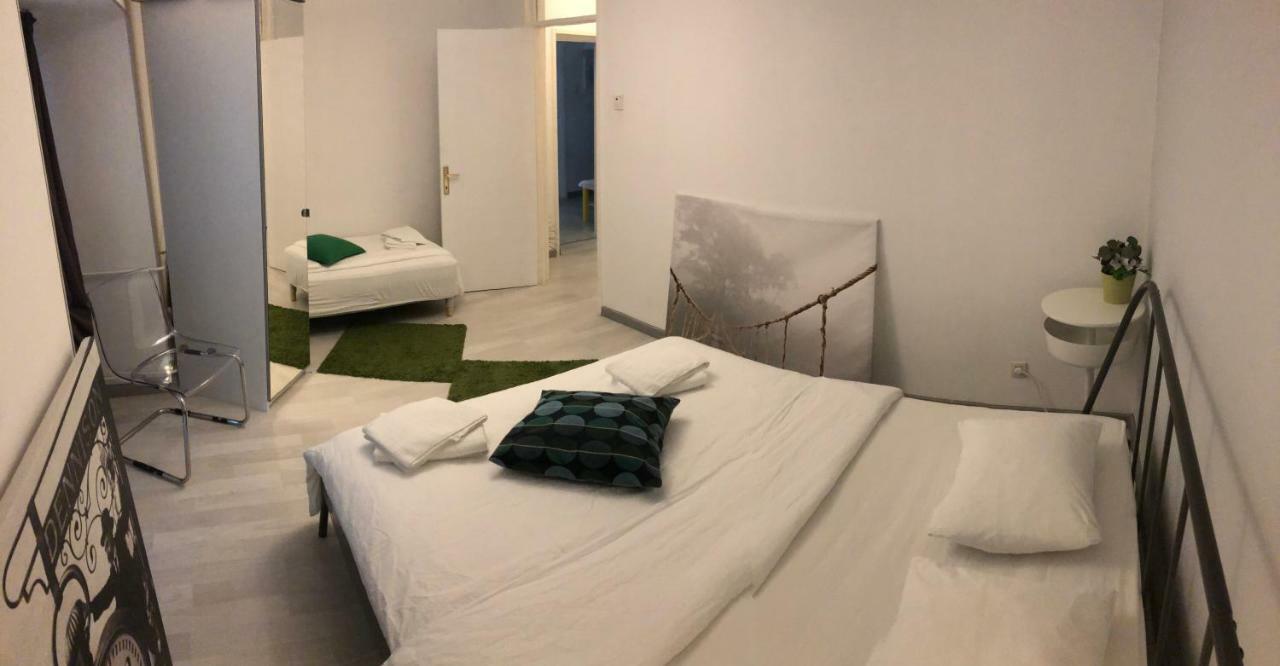 בוקרשט Green Apartment With Terrace 12 מראה חיצוני תמונה